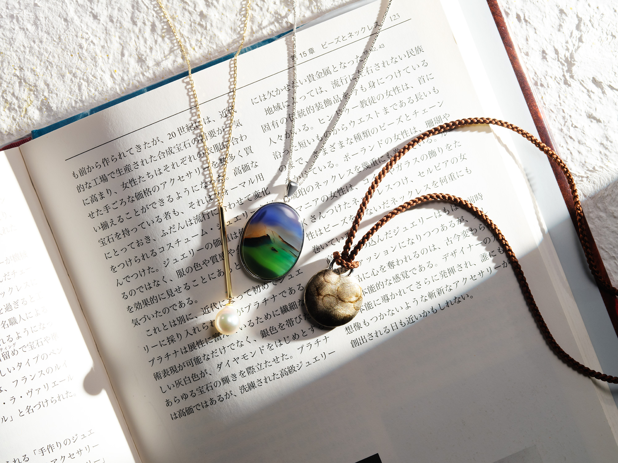 本と宝飾
